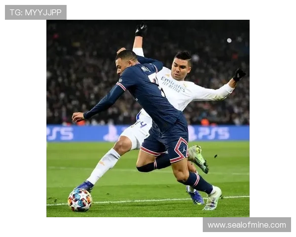 本泽马 vs 哲科：终结效率与战术角色差异