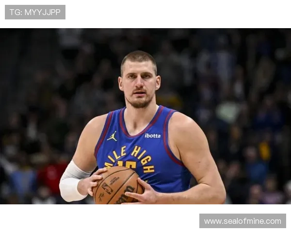 戴维斯突破扛起内线防守，抢断效率明显优于约基奇